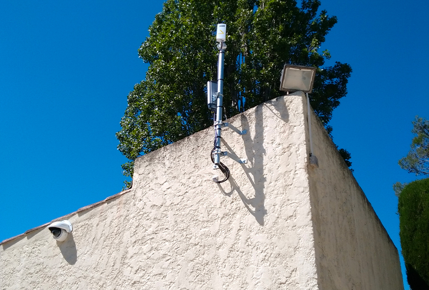 Caméra sur mât avec pont radio Caméra sur mât avec pont radio