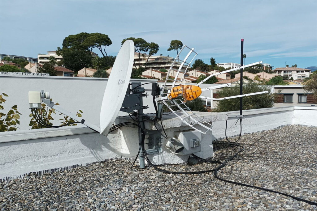 Antenne satellite de télétransmission