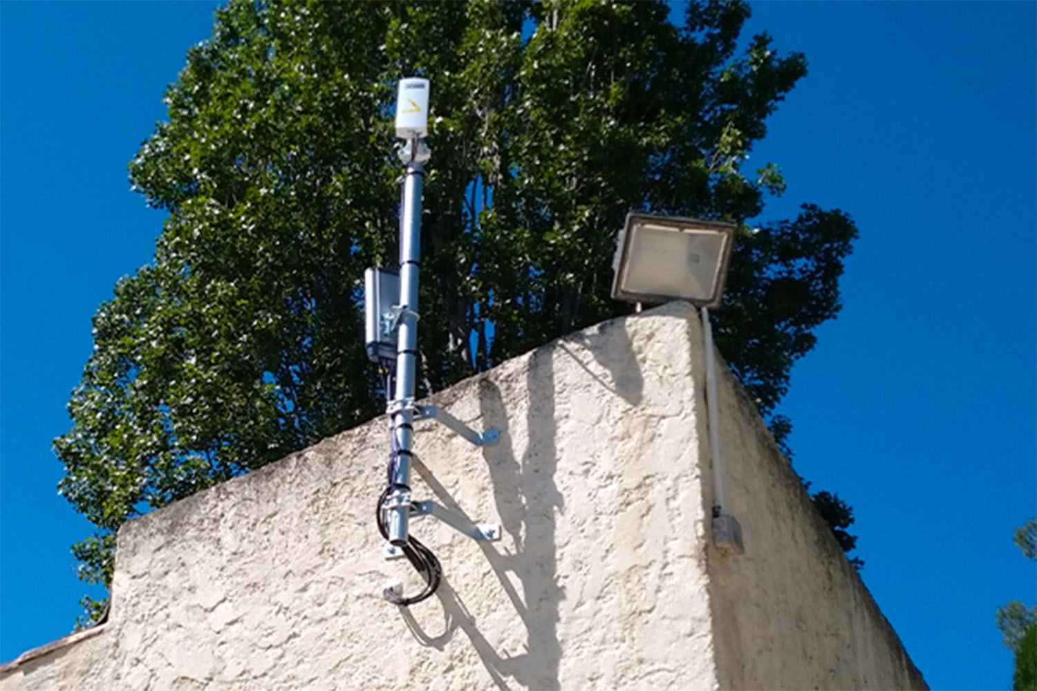 Caméra de vidéosurveillance sur pont